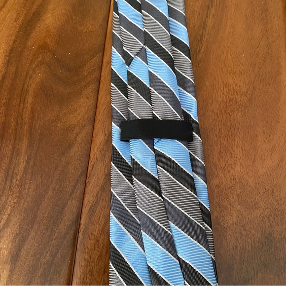 Youth clip-on tie, like new - Picture 6 of 7